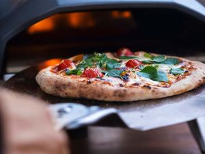 Le origini della pizza non sono chiare, ma si tratta di un piatto con molte influenze