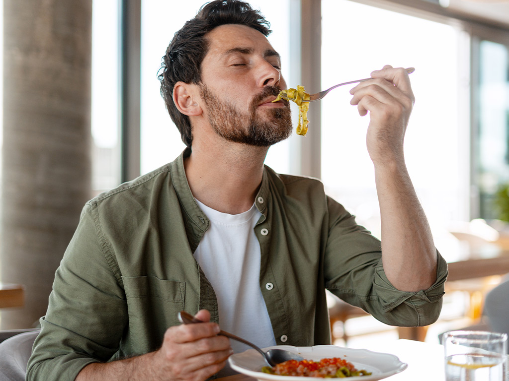 Comfort food: cos'è, significato e origine del termine, perché certi piatti ci rassicurano davvero e come concederseli senza sensi di colpa, con equilibrio.