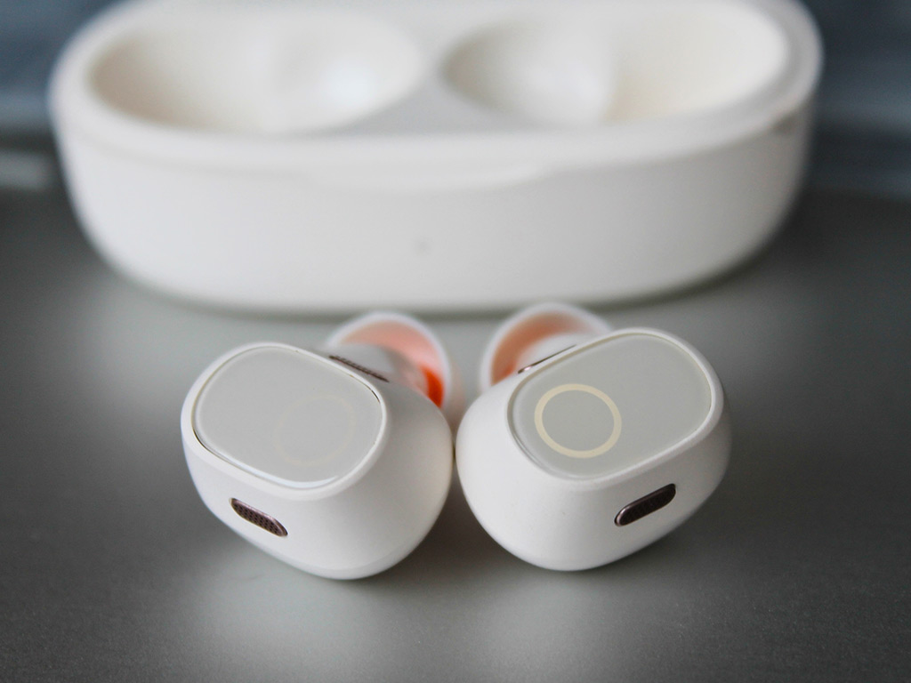 Come scegliere le cuffie giuste tra wireless, con filo e noise cancelling: guida pratica per orientarsi in base alle proprie abitudini d'ascolto quotidiane.